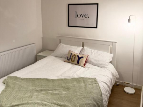Central Spacious Room in Colchester Town